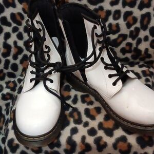 Dr. Marten Doc's UNISEX JY004 Airwair White Combat Boots